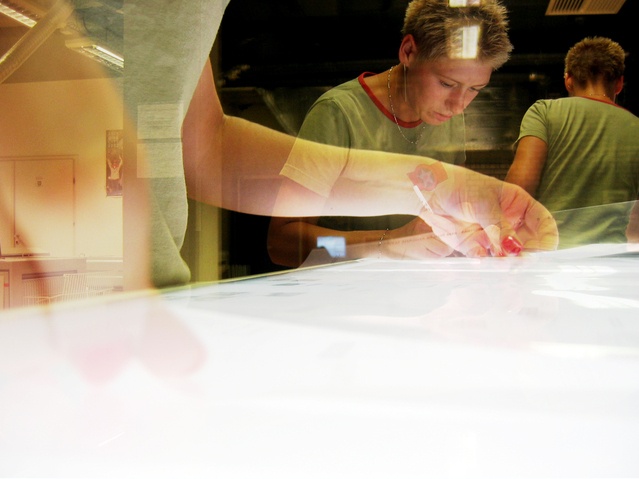 prepress-worker-1528979-639x479.jpg